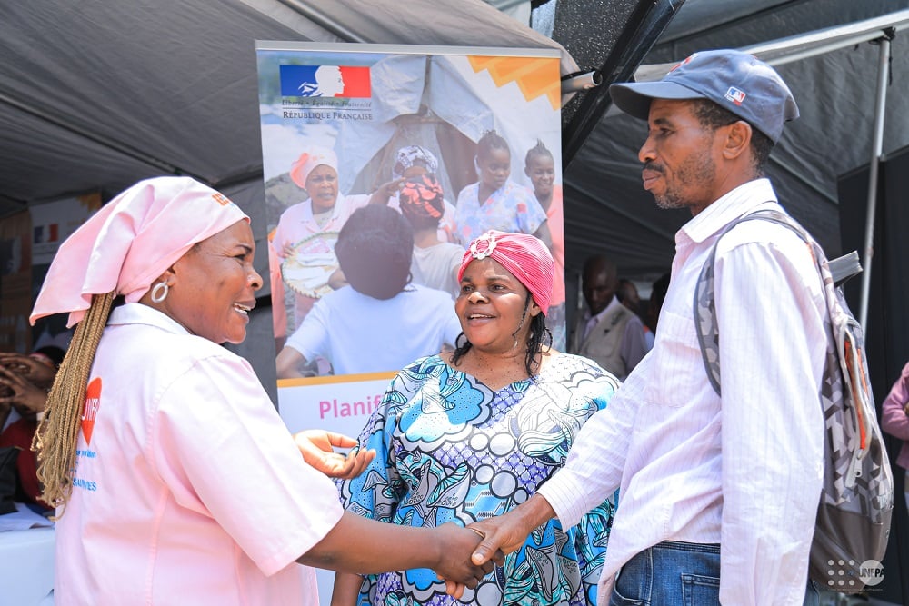 Le couple, Antoinette et Roger, opte pour une méthode de planification familiale lors de la JMAH 2024 à Goma.