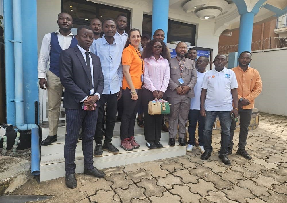 Les leaders des associations de jeunes et l'équipe de UNFPA