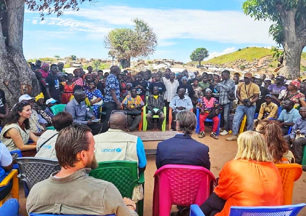 Rencontre de la délégation conduite par l'ambassadeur de la Suède avec les déplacés du Sud-Kivu et des inondations 