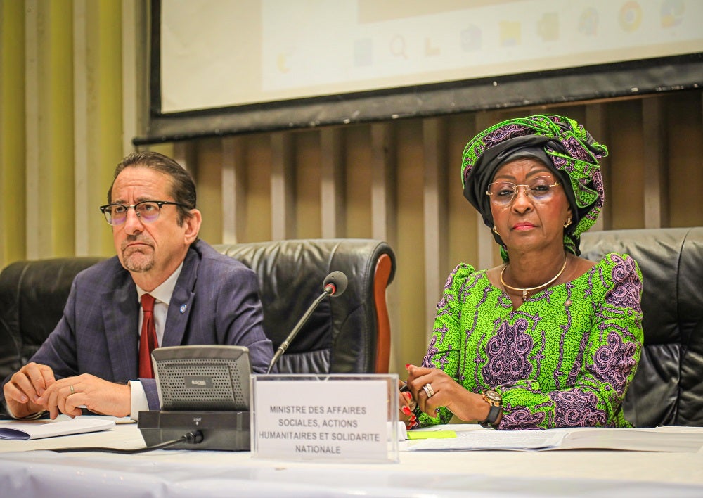 Son Exc. Aziza Munana, Ministre des Affaires Sociales et Actions Humanitaires aux côtés du Coordonnateur humanitaire en RDC Bruno Lemarquis lors du lancement du PRH à Kinshasa