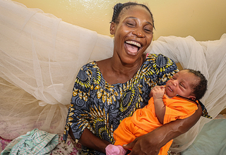 Sylvie Kisimba lors de son dernier accouchement dans la maternité réhabilitée