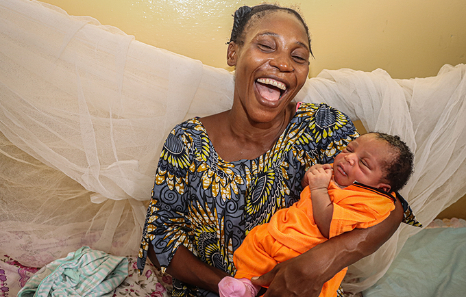 Sylvie Kisimba lors de son dernier accouchement dans la maternité réhabilitée