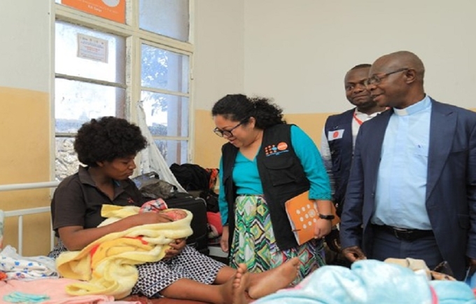 Une délégation de UNFPA et de la Caritas de Goma visite les femmes accouchées au santé de référence de kiziba.