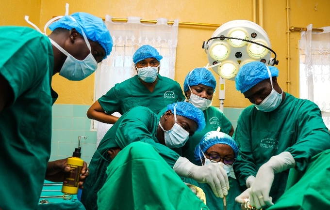 Photo illustration, Réparation d'une fistule obstétricale par Docteur Dolorès de l'hôpital St Joseph de Kinshasa