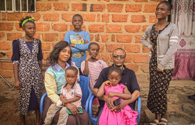 Le couple Dominique Sasamba et Christelle Kabulo ainsi que leurs enfants