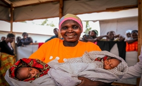 Wimana Rebecca, une femme déplacée avec ces jumeaux en mains de deux semaines de naissance à Rutshuru