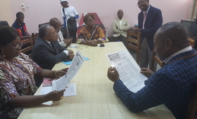 Mme la Représentante visite la rédaction du "journal citoyen" de l'IFASIC