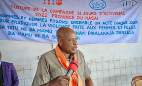 Le vice-gouverneur du  Kasaï, Gaston Tshimuanga, clôturant la campagne à Tshikapa