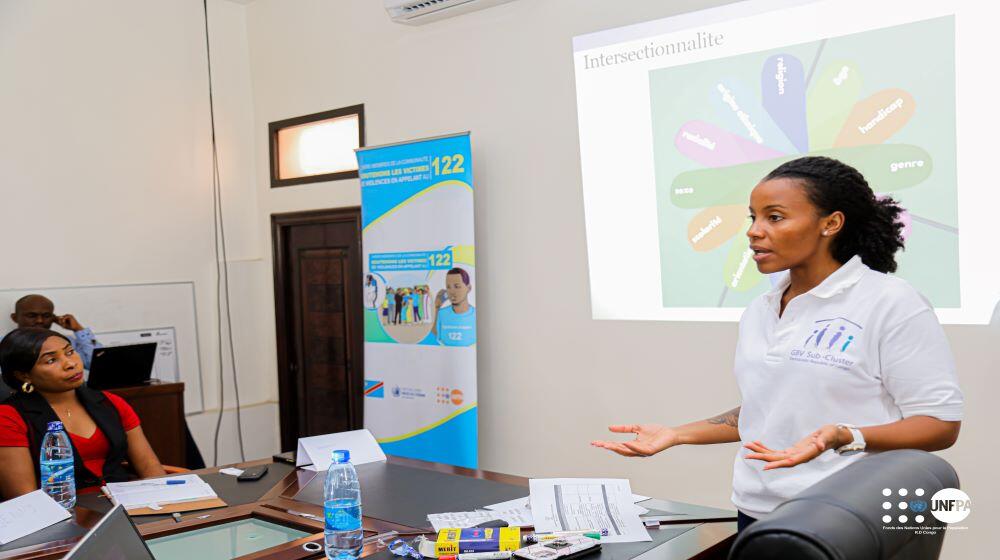 La Coordinatrice du Sous Cluster VBG Nord-Kivu, Mme Esmeralda ALABRE en séance de formation 