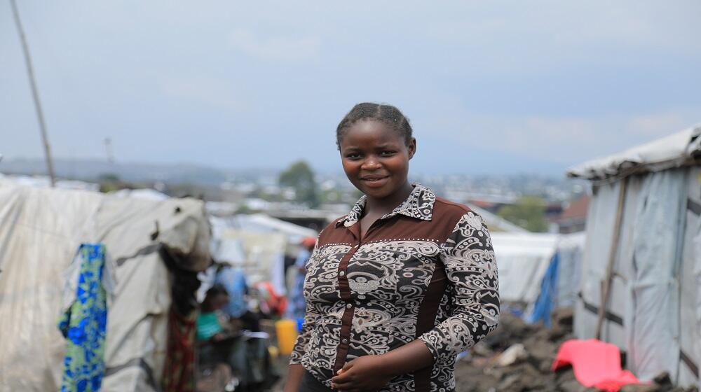 Asifiwe, une jeune déplacée de 18 ans qui bénéficie des services de santé sexuelle de UNFPA à travers un espace convivial pour jeunes déplacés de Bulengo