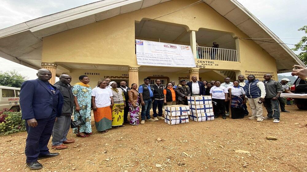 Photo de famille entre les autorités administratives et partenaires UNFPA et Heal Africa lors du lancement du projet VBG à Lubero