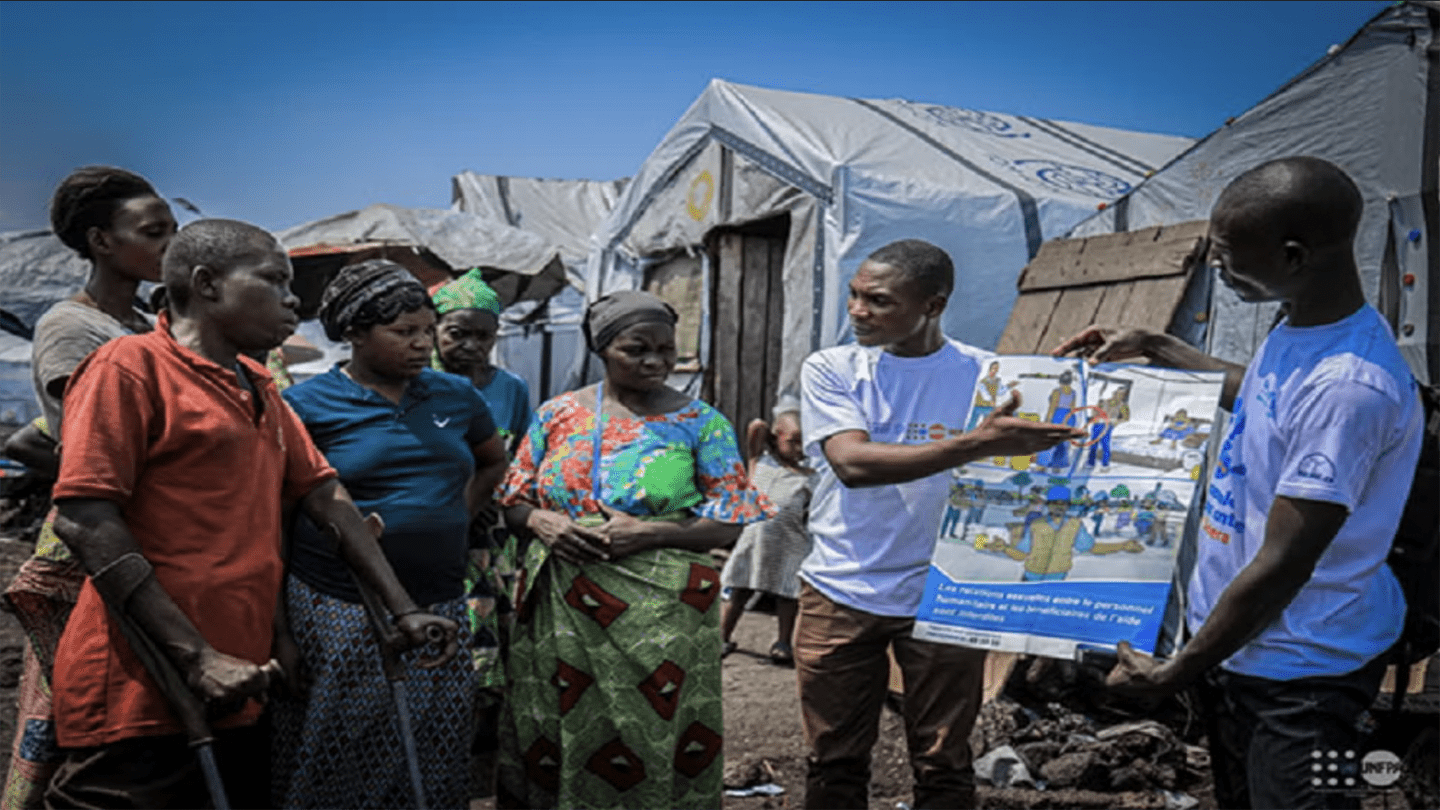 Les membres du Community-Based Complaints Mechanism (CBCM)  RDCen sensibilisation dans le camp de Bulengo en RDC