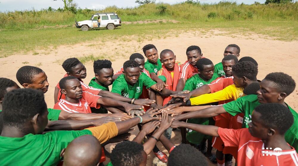 Jeunes Twa et Bantous ensemble