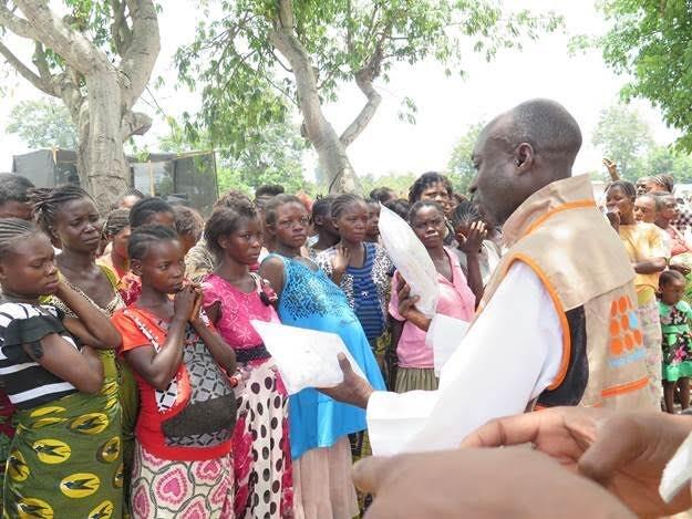 UNFPA distribue des kits d’accouchement aux femmes déplacées de Kalemie