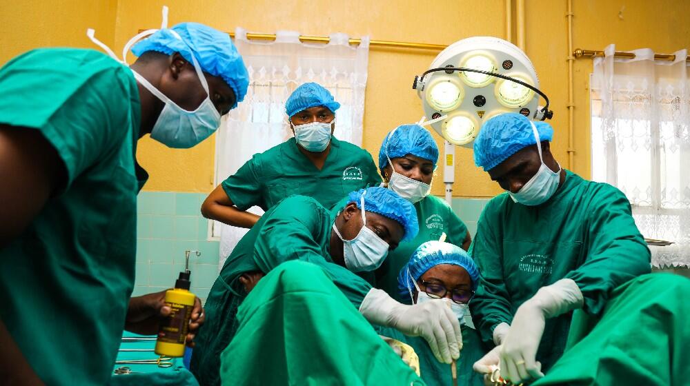 Photo illustration, Réparation d'une fistule obstétricale par Docteur Dolorès de l'hôpital St Joseph de Kinshasa