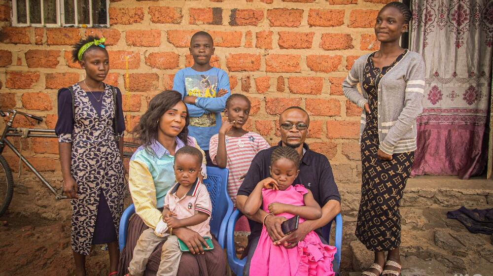 Le couple Dominique Sasamba et Christelle Kabulo ainsi que leurs enfants