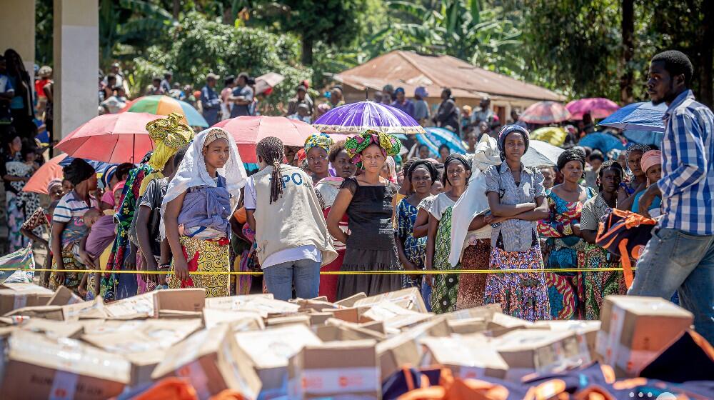 Remise des kits de dignité aux femmes victimes d'inondation à Kahele