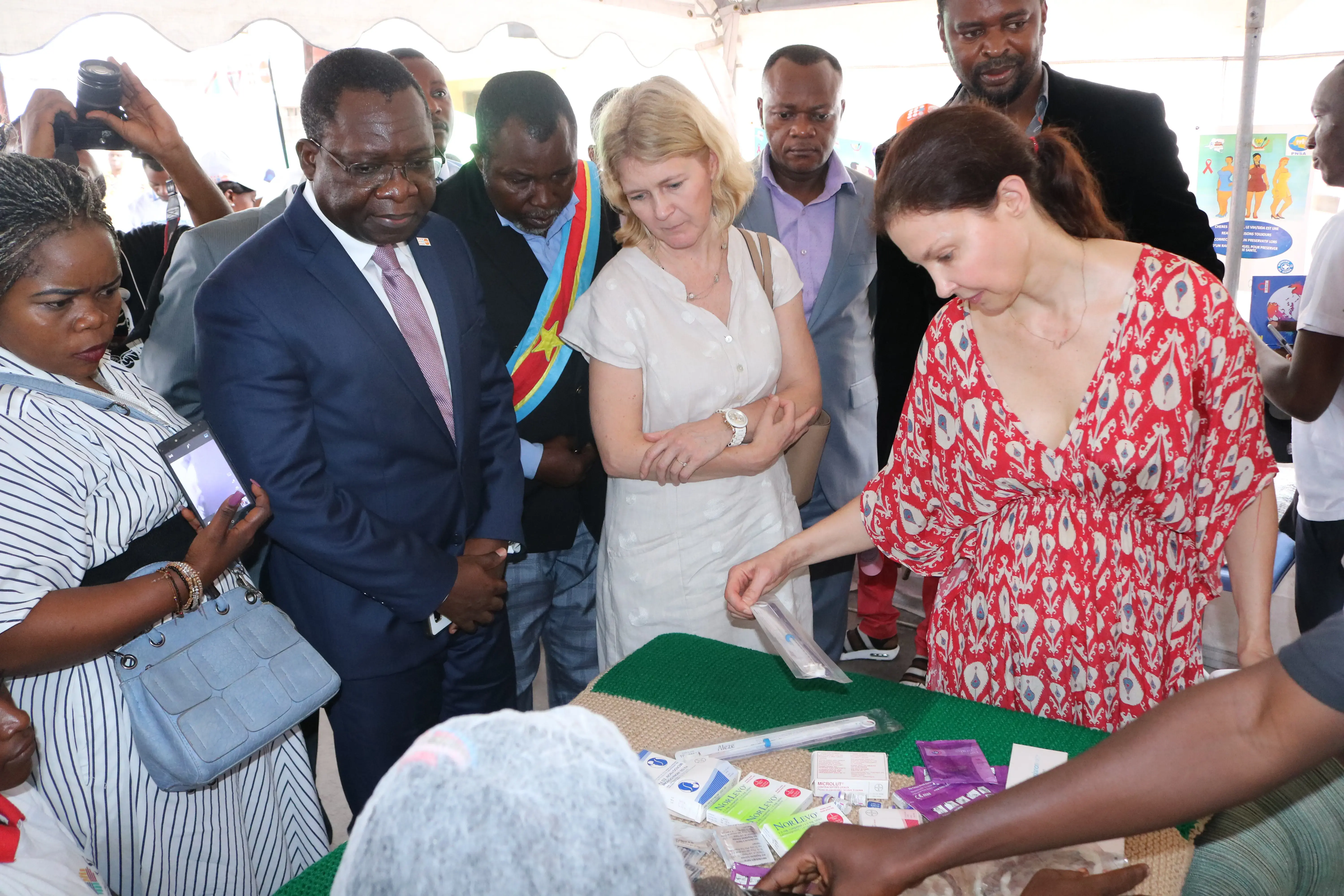 Ashley Judd échange avec les adolescents et jeunes sur la SRAJ en vue de leur autonomisation