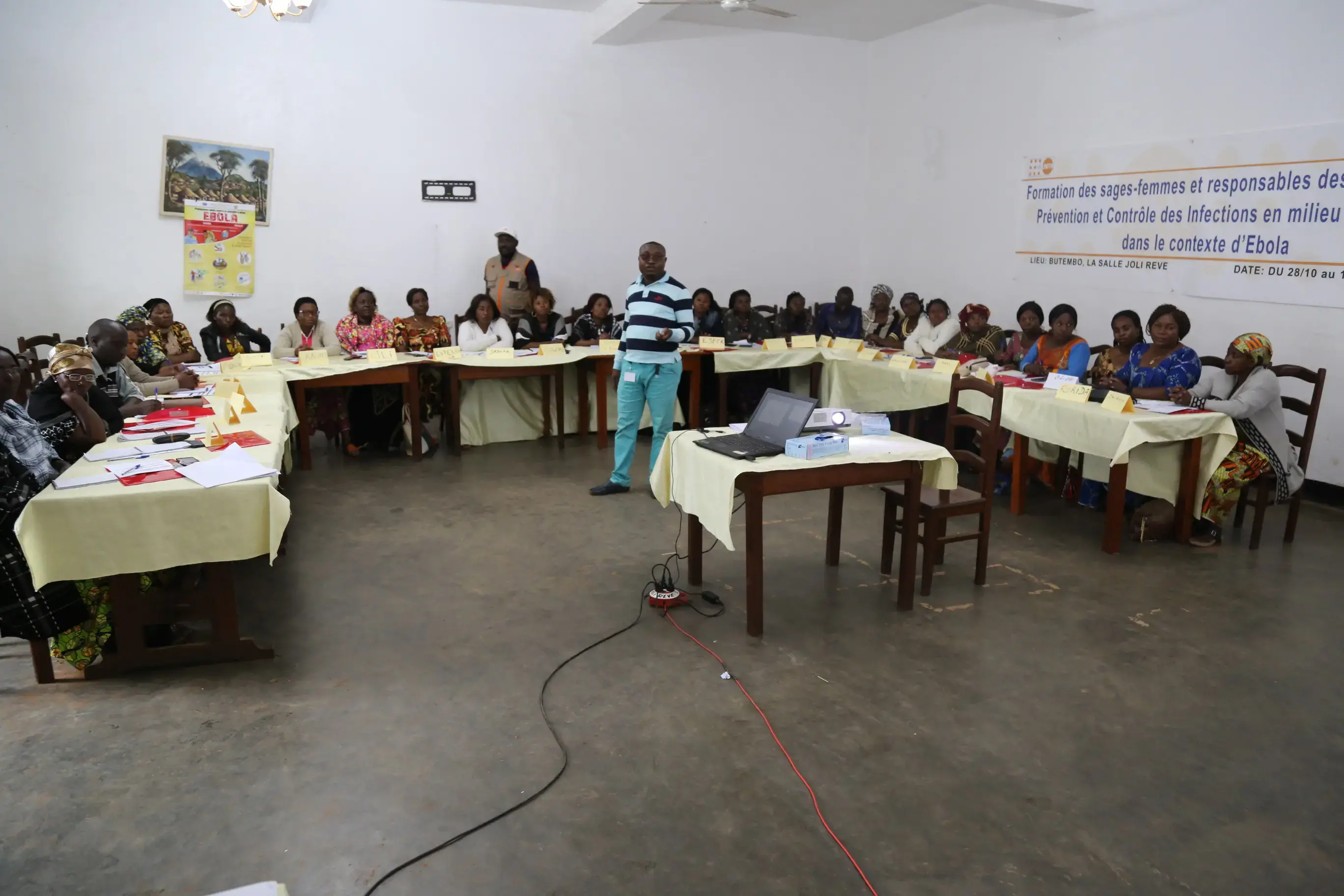 Ebola : l’UNFPA en République Démocratique du Congo intensifie la formation des sages-femmes pour que la transmission de la maladie à virus Ebola ne se fassent pas dans les maternités