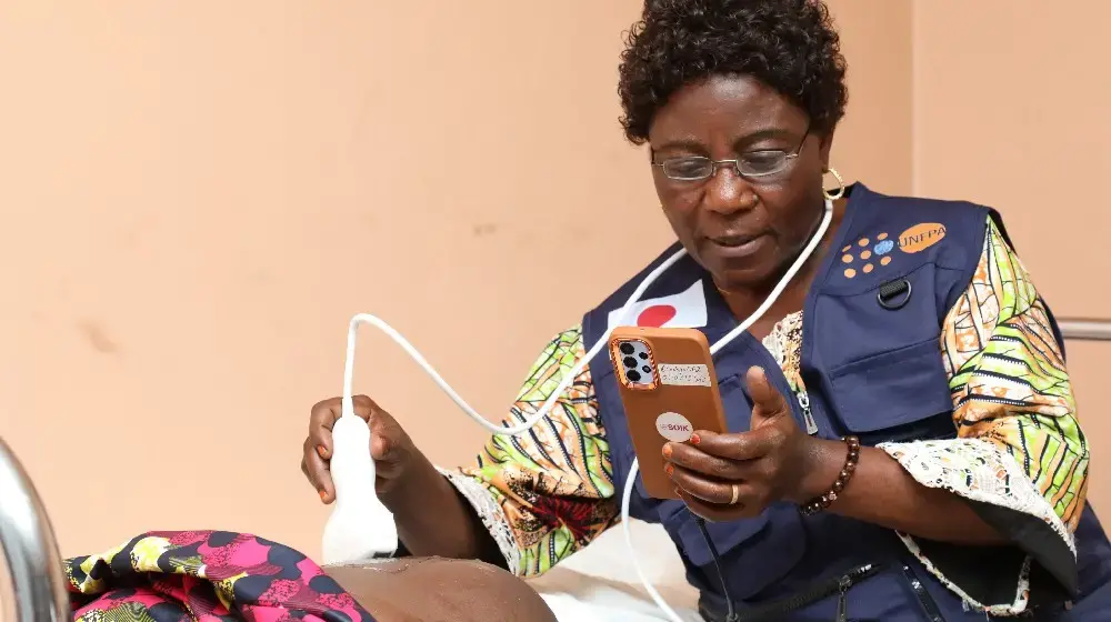 Echographe portable sur smartphone : un équipement pour améliorer la santé sexuelle et reproductive des femmes déplacées internes du Nord-Kivu